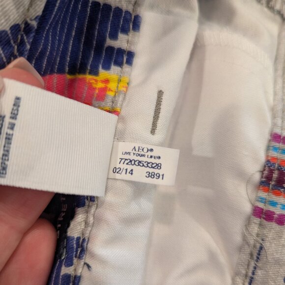 AEO 2 Pairs Midi 3.5" Inseam Stretch Shorts 6 Southwestern and Geometric - Picture 10 of 11